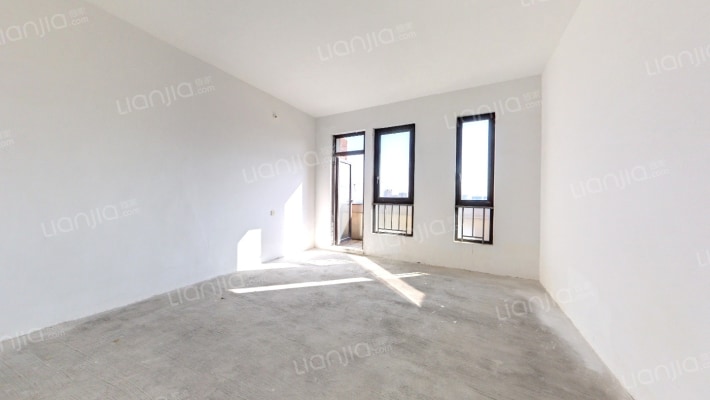 驿山高尔夫二手房实景图