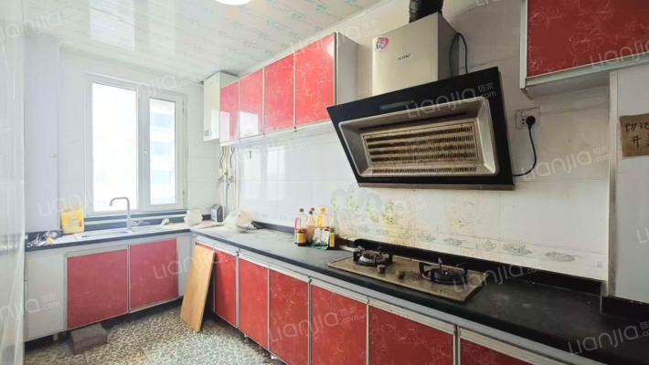 南北通透两居室，中间好楼层，采光好-厨房