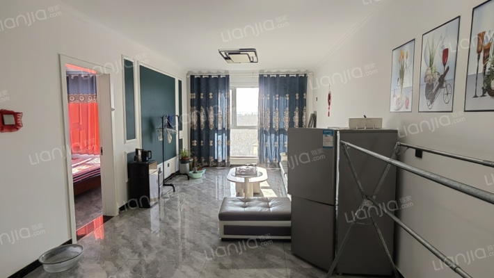 房本满二，税少，简装修，拎包入住，诚心出售-客厅