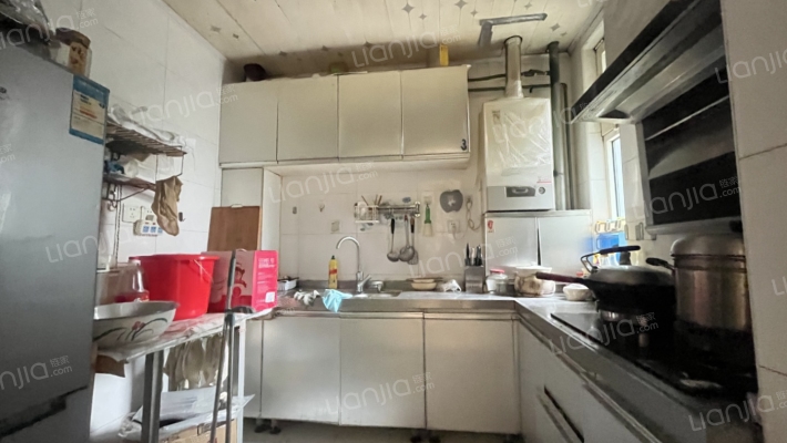 房本满五不唯一，通透3居室，交通便利，配套齐全。-厨房