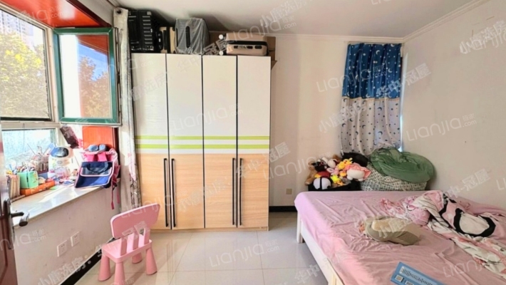 房  子是 正 规 两  居室，采 光 视 线 好-卧室A