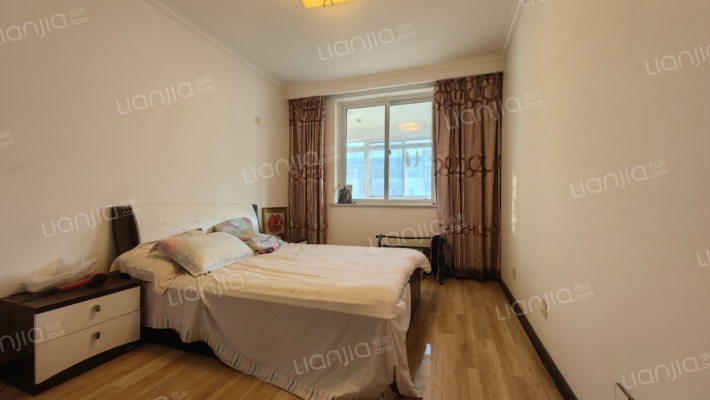 名流五期 三居 集中供暖 看房方便-卧室B