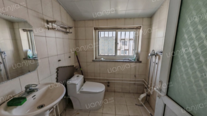 物探社区五越六阁楼，满五唯一，五居双卫，三卧朝阳-卫生间B