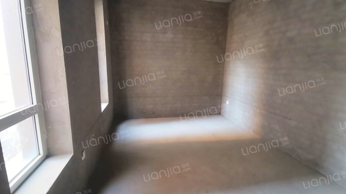 爱丁堡，南入户，，类独栋，房本满五唯一，随意装修-卧室E