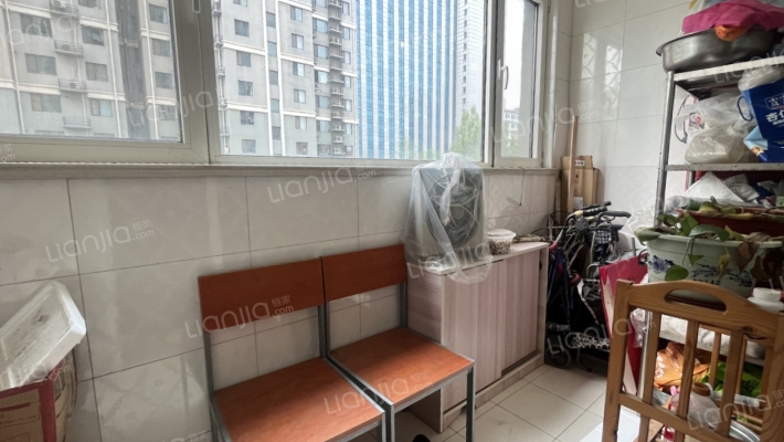 房本满五不唯一，通透3居室，交通便利，配套齐全。-阳台