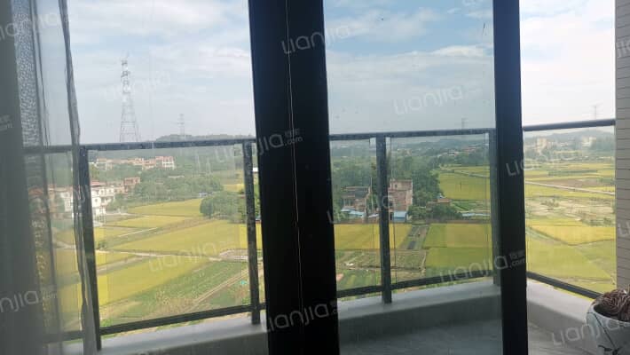 江畔豪苑二手房实景图