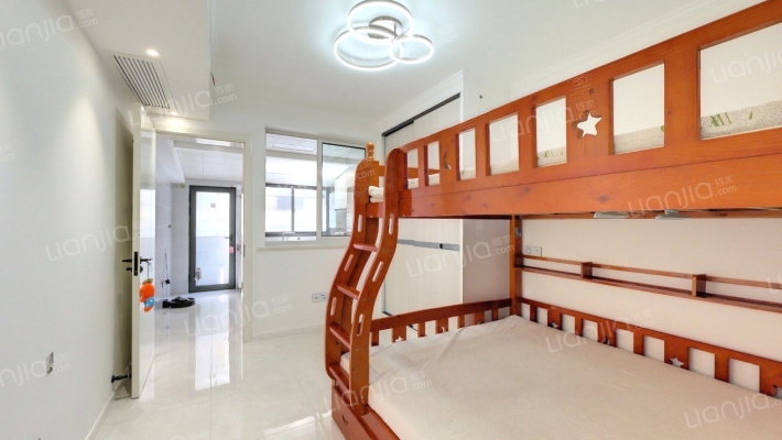 凤凰街84号二手房实景图