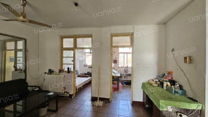 地质局宿舍二手房实景图