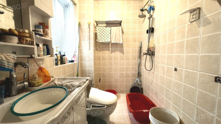 冠云路 汇源大酒店旁 精装低楼层两居-卫生间