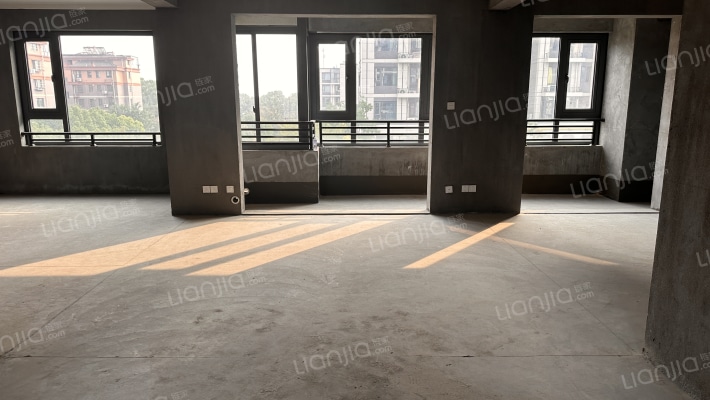 万城翡翠名邸二手房实景图