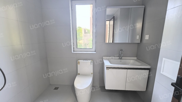 北京界三利中和城大三居精装修，采光好户型好交通便利-卫生间