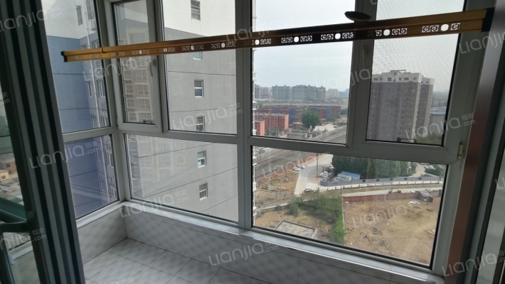 双塔区电梯房 精装南北两居室 落地窗 采光视野好-阳台