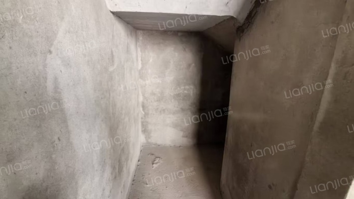 东京都独栋别墅 毛坯 大院子 上下两层 采光好-储物间