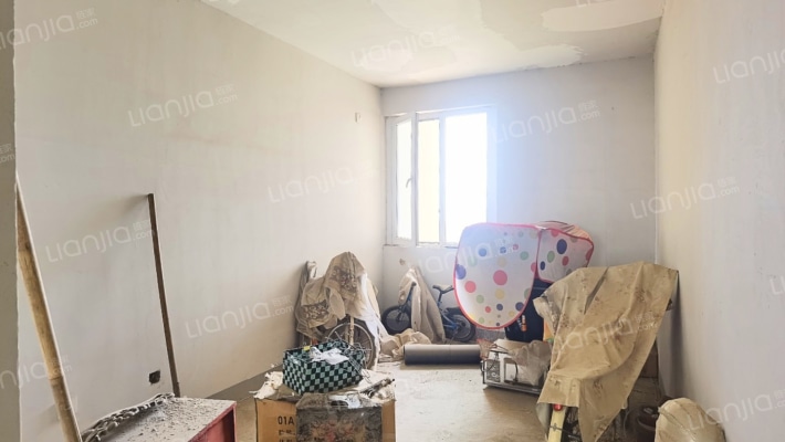 业主诚心出售，南北通透户型，集中供暖，交通便利-卧室A