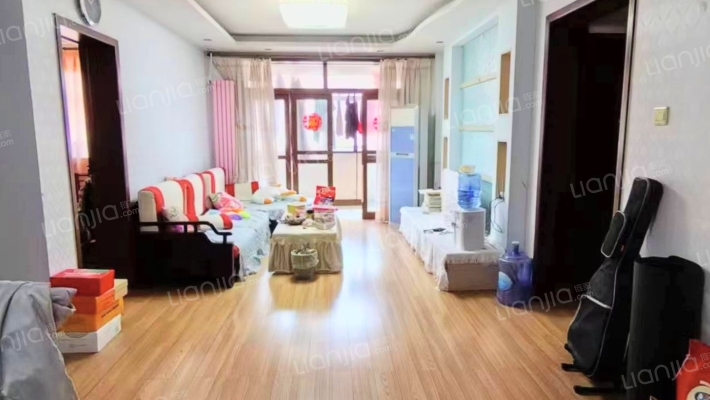 范阳路 通透户型 邻医院 教育 站牌 菜市  公园 税费低-客厅