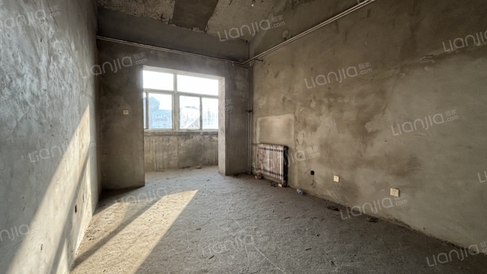 华阳别墅小区是独栋的，带一个小院，小区环境优美-卧室E