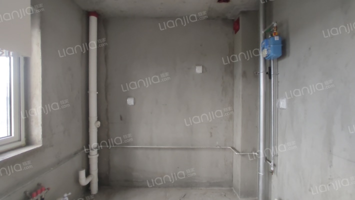 此房进京方便，房证满二税少，南北通透，明厨明卫-厨房