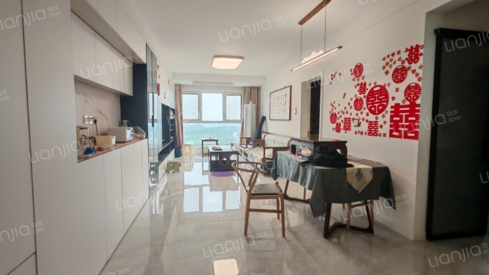 70年大产权，房证满二，次新房，通勤北京，交通方便。-客厅