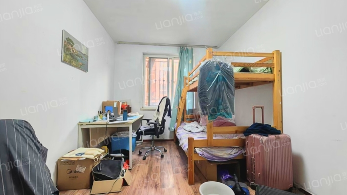 名流五期集中供暖一层，出门德信公园-卧室