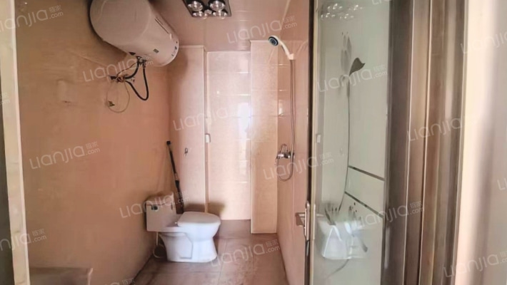 满二，两居室，集中供暖，采光好，优质房源！-卫生间