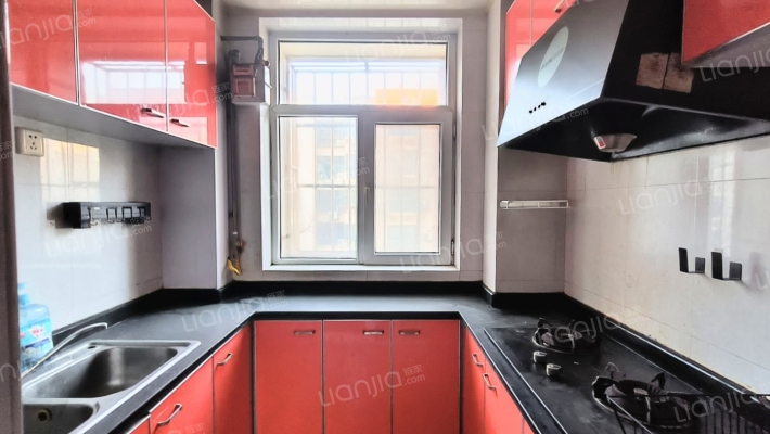 水岸花城，南北通透，户型方正，集中供暖。-厨房A