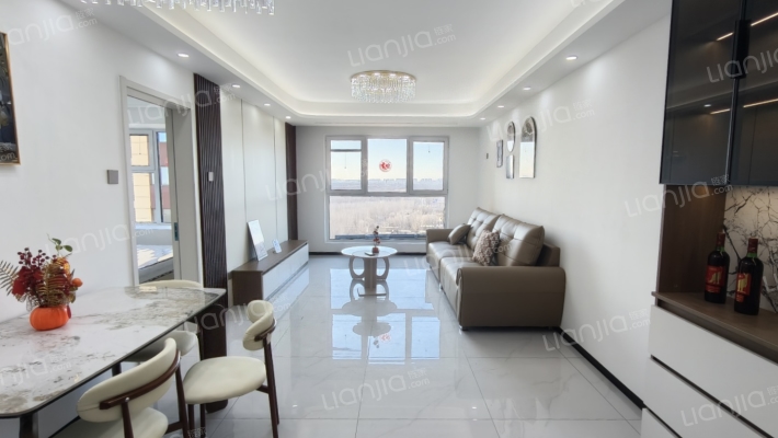 急售三利B区朝南大两居，满二无尾款，价格美丽可小叨-客厅