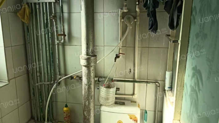 华丰小区 2室1厅 南-卫生间