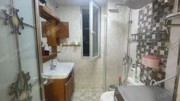 水岸花城 3室2厅 南 北-卫生间