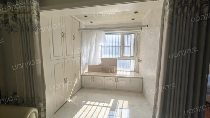 鹏渤御苑 3室2厅 南 北-阳台