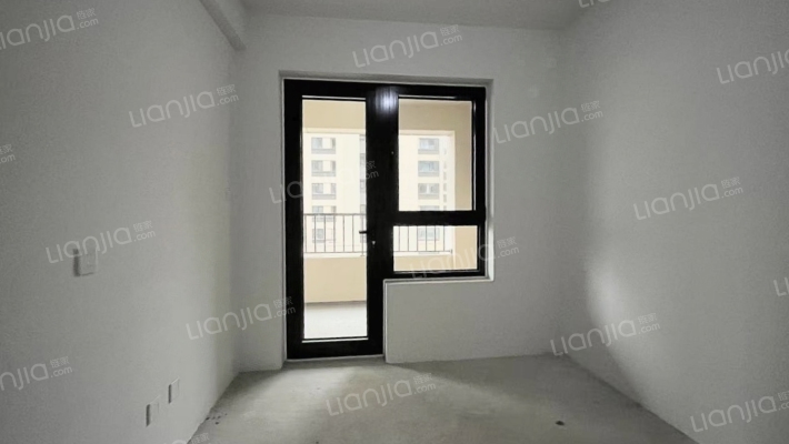 房子属于毛坯房，房主还没收房，工抵房-卧室A