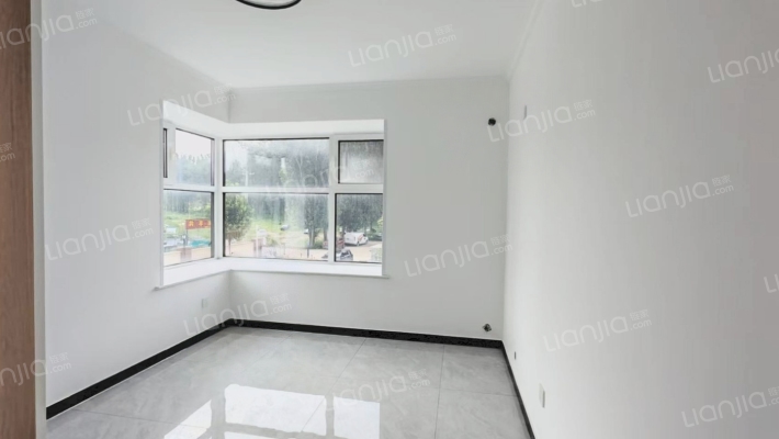 精装未住三居室 南北通透  采光好  全天无遮挡-卧室A