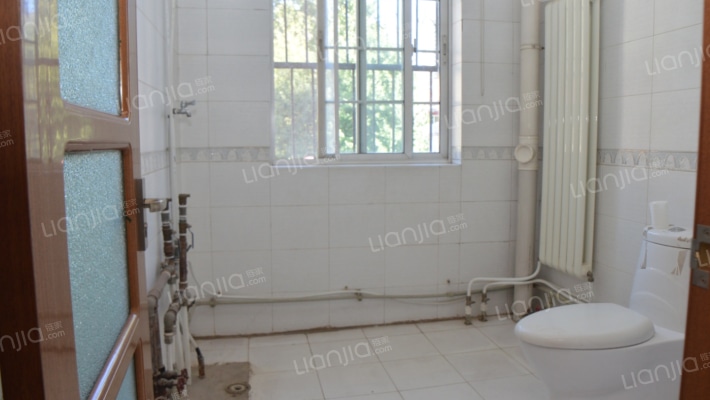 独栋别墅 带装修，看房方便，北二环-卫生间B