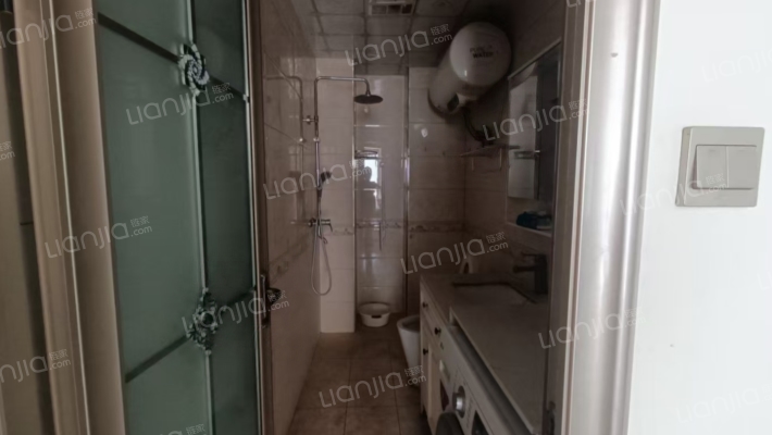 全阳户型正规两居室，中高层采光视线好-卫生间