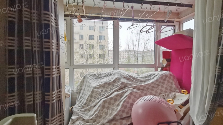 全阳两居户型，采光好，精装修，低楼层-阳台