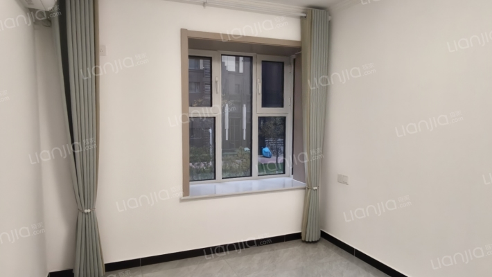 急售三利C区精装未住两居，价格美丽-卧室A