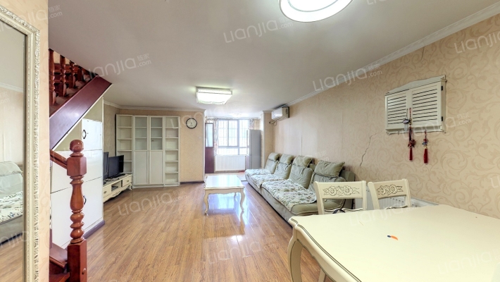 荷里活二手房实景图