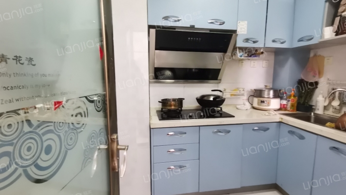 全阳两居户型，采光好，精装修，低楼层-厨房