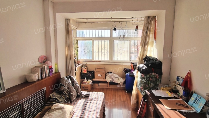 此房满五唯一，视野宽阔，采光充足，配套齐全-餐厅