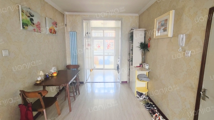 南北通透2居室，板楼中高层，集中供暖，二康南侧，-餐厅