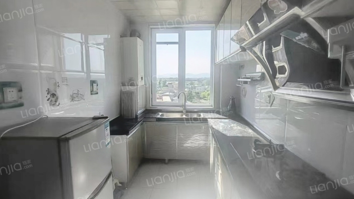 业主移民国外 诚心出售，价格可聊，适合刚需自住-厨房