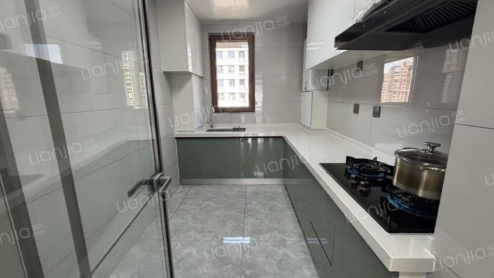 此房属于70年产权住宅，民水民电，-厨房