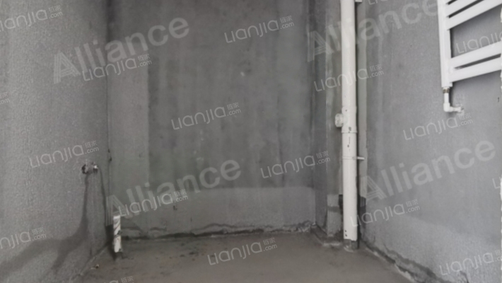 洋房南北通透三居室，中间楼层，诚心出售，价格可议-卫生间B