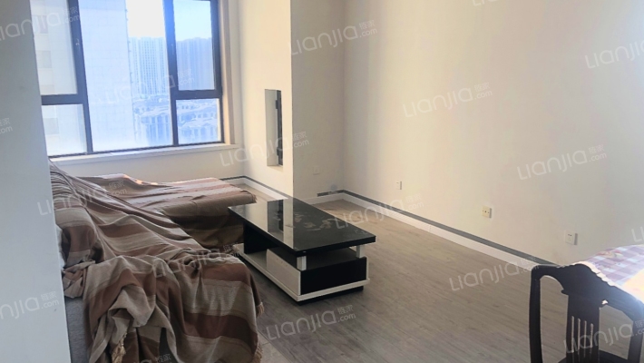 满二，南北通透两居，边户，精装修，高楼层-客厅