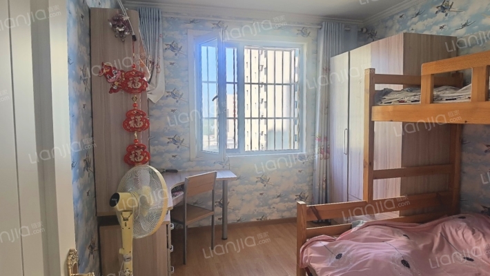 水岸花城小区，大社区集体供暖，70年产权，交通便利-卧室B