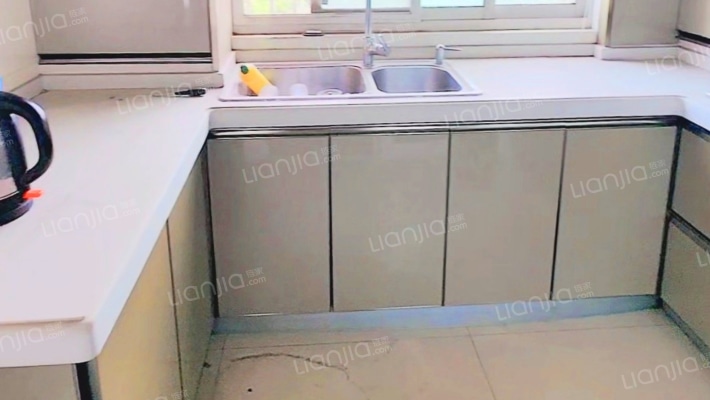 德信公园南侧 电梯房 两梯两户 南北通透三居-厨房