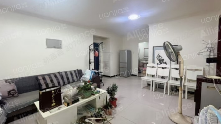 七十年大产权  房本在手随时过户 全南朝向-客厅