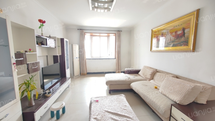 华阳路上楼龄新的板楼社区 一梯两户-客厅