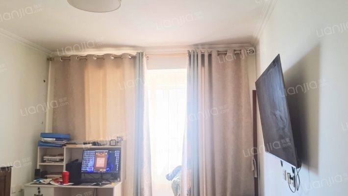 838沿线，70年产权，房子精装修，小区是集体供暖-卧室A