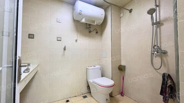 70年大产权，近火车站，一层出行方便-卫生间