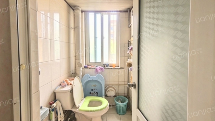 单位家属院南北通透大两居中间楼层出售-卫生间